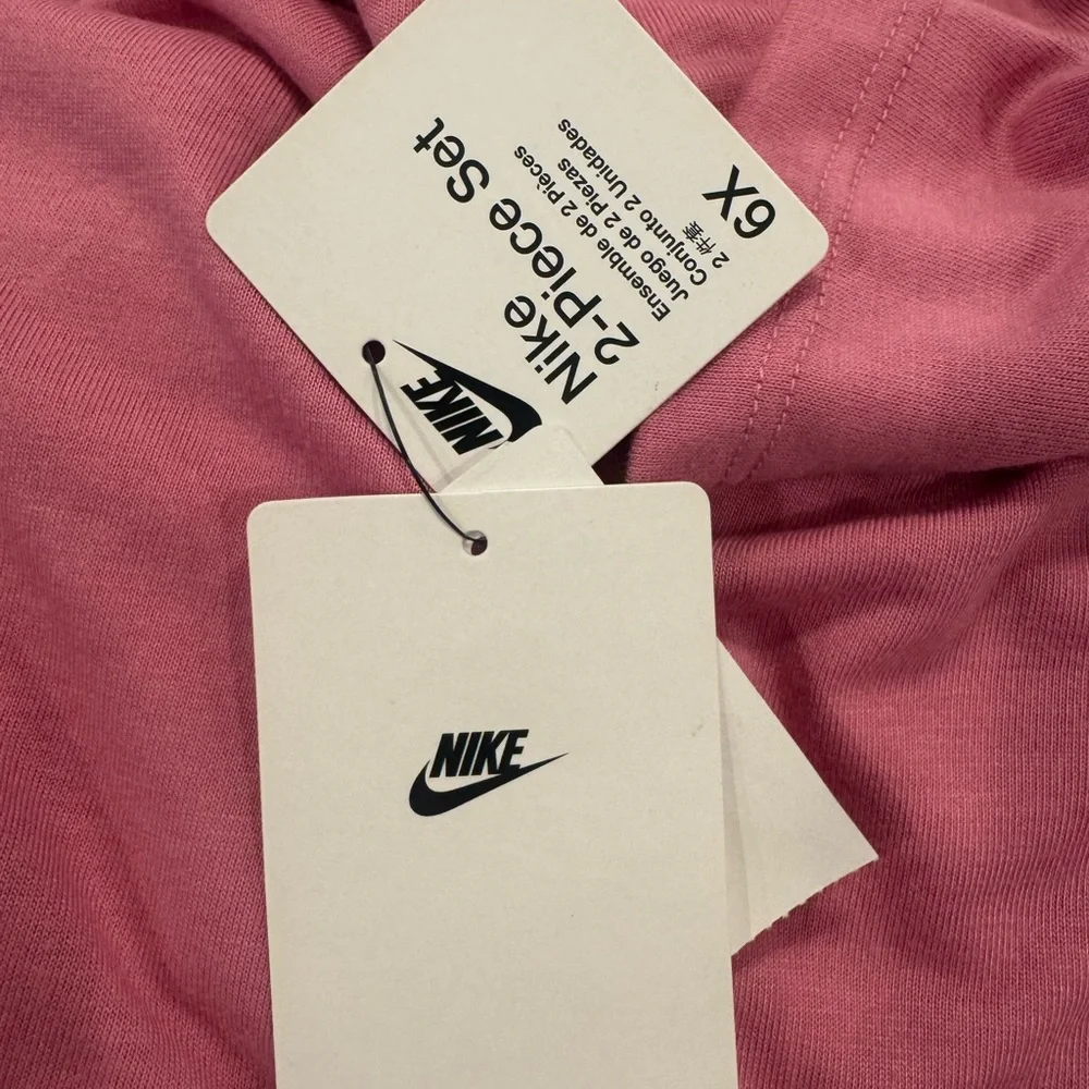 Girls 6x Nike Swoosh Shine Graphic Tee and Leggings 2 Piece Set